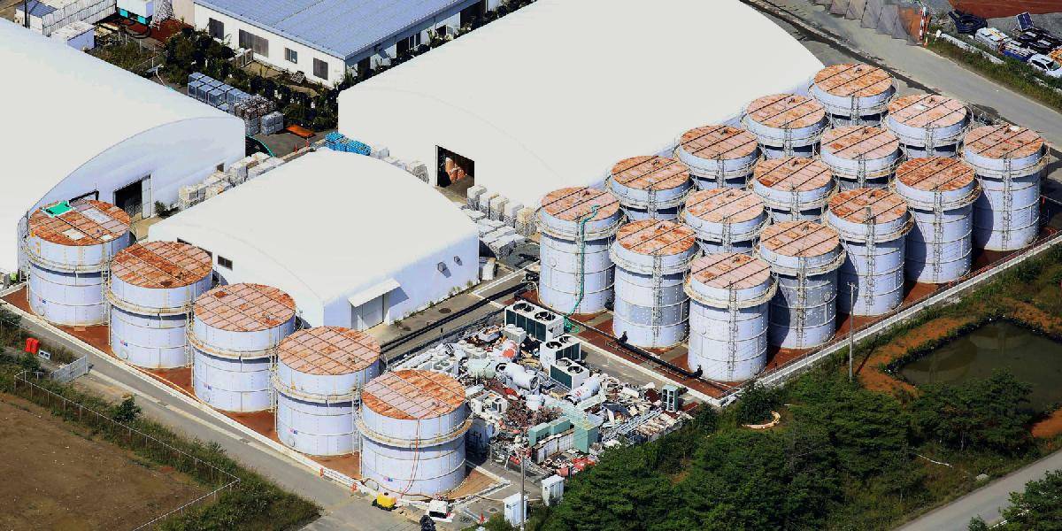 Dažde spôsobili vo Fukušime pretečenie bariér okolo nádrží na vodu