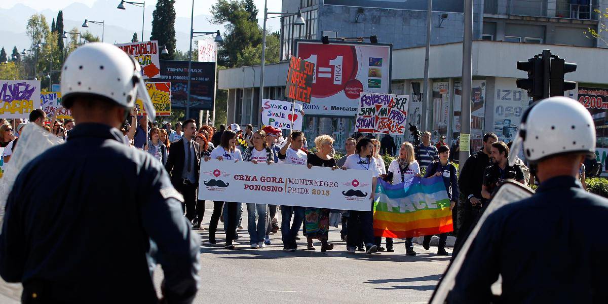 Počas pochodu gejov zranili 20 policajtov, 60 ľudí zatkli