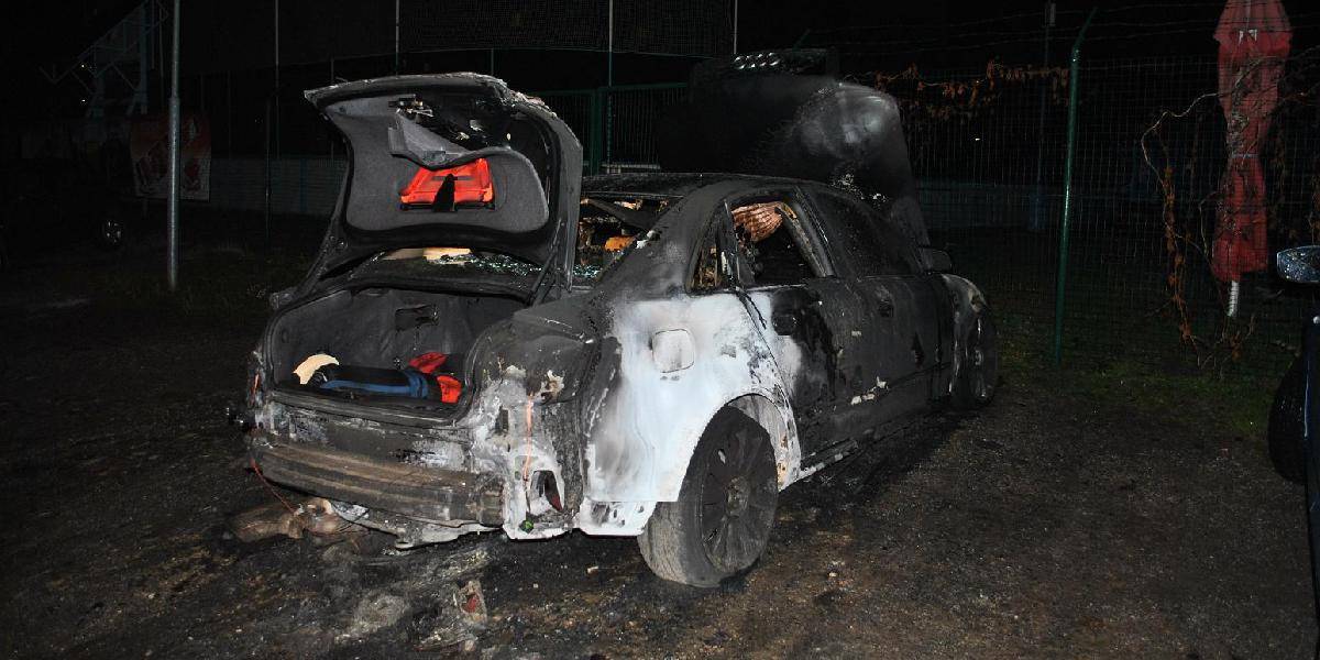 V Liptovskom Mikuláši horeli autá