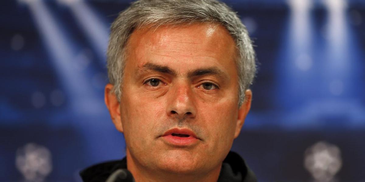 FA udelila Mourinhovi za nevhodné správanie sa pokutu 8000 libier