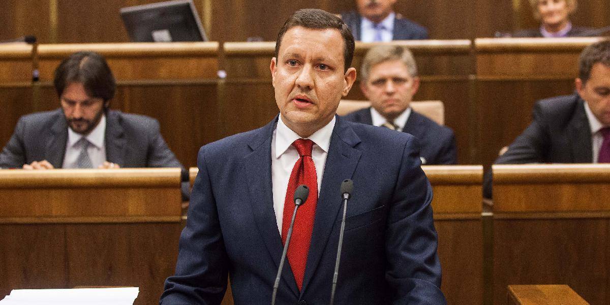 Lipšic: Firme spájanej s Paškom sa veľmi darí!