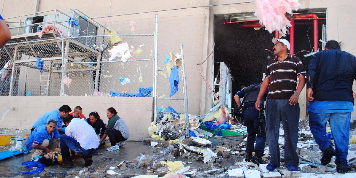Výbuch v továrni v Mexiku si vyžiadal jednu obeť a desiatky zranených