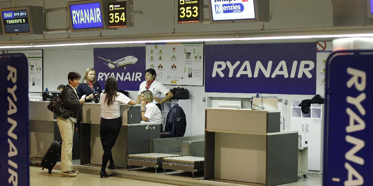 Ryanair zníži niektoré poplatky, chce si zlepšiť povesť