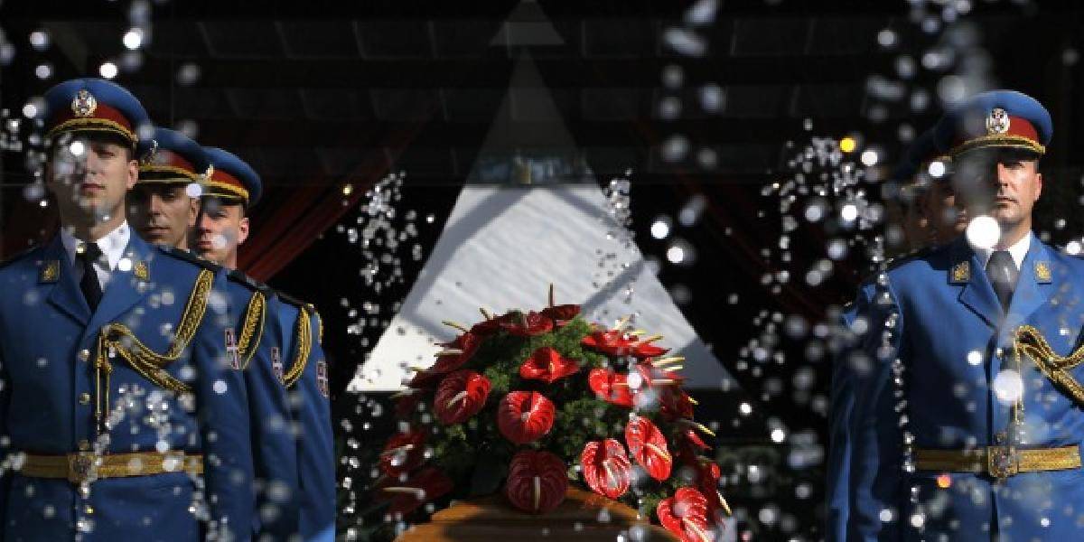 Srbsko sa štátnym pohrebom rozlúčilo s bývalou prvou dámou Juhoslávie