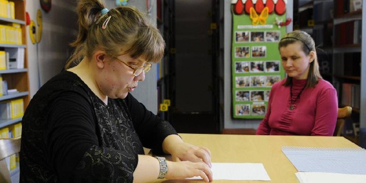 Nevidiaci súťažili v čítaní a písaní Braillovho písma