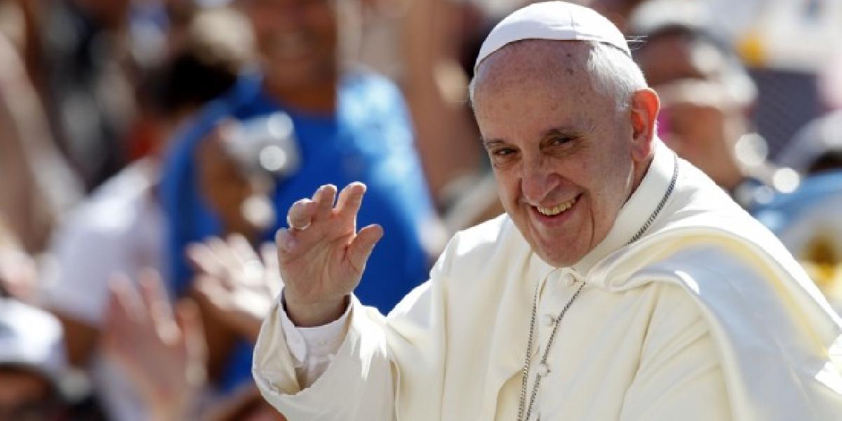 Pápež odovzdal Ratzingerovu cenu teológom z Nemecka a Británie