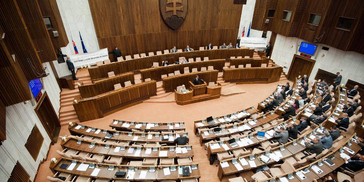 Poslanci schválili novelu zákona na ochranu pred šmejdmi