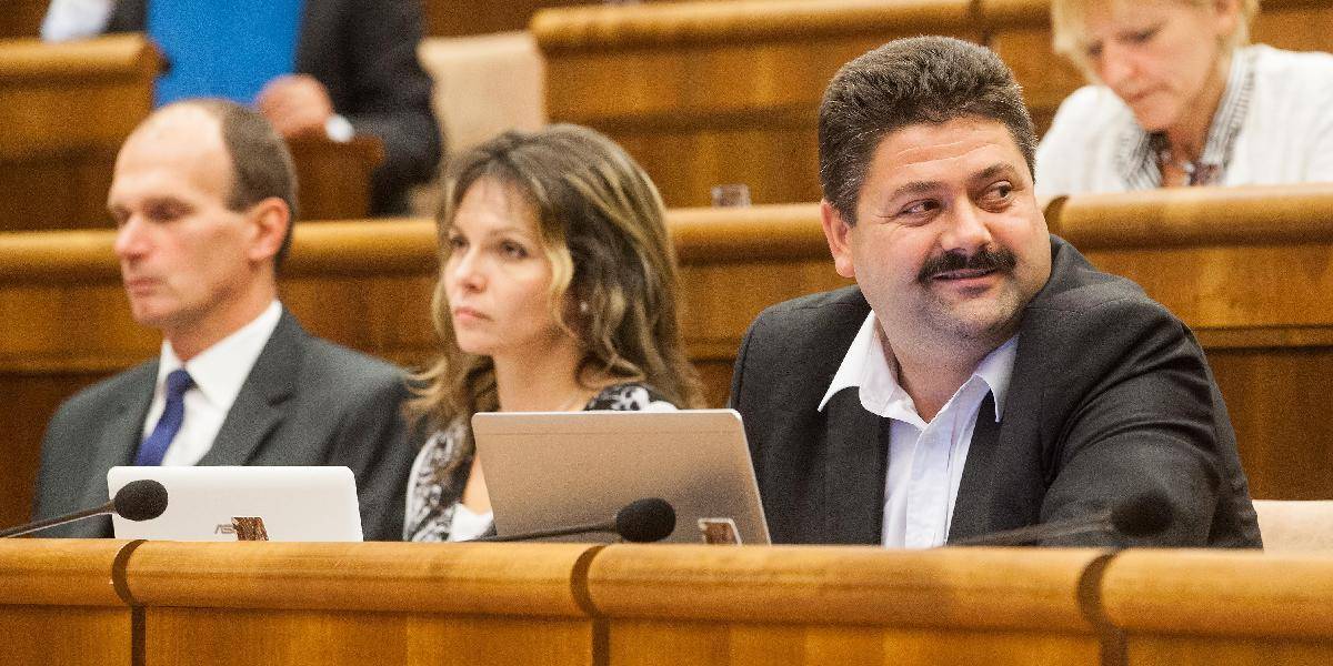 Matovičovci sa pokúšajú meniť ústavu, v pléne nie je ani 20 poslancov