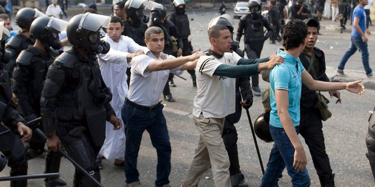 Egyptská polícia vošla na pôdu univerzity, aby zasiahla proti študentom