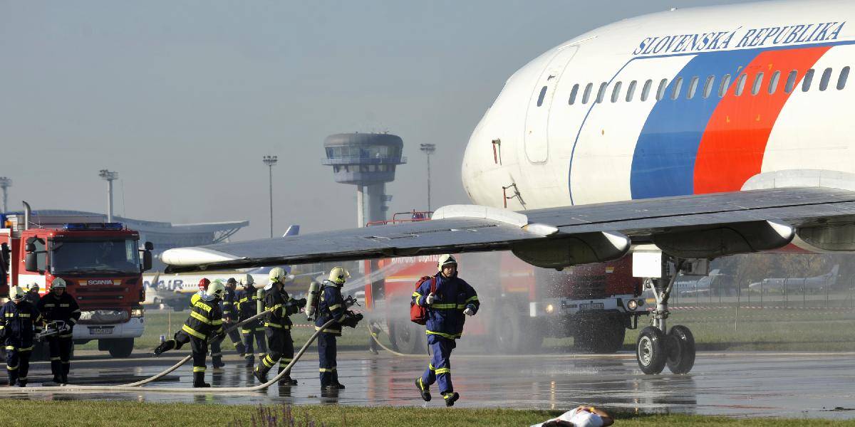 Na bratislavskom letisku ’havaroval’ Boeing, budúci záchranári si cvičili zásah