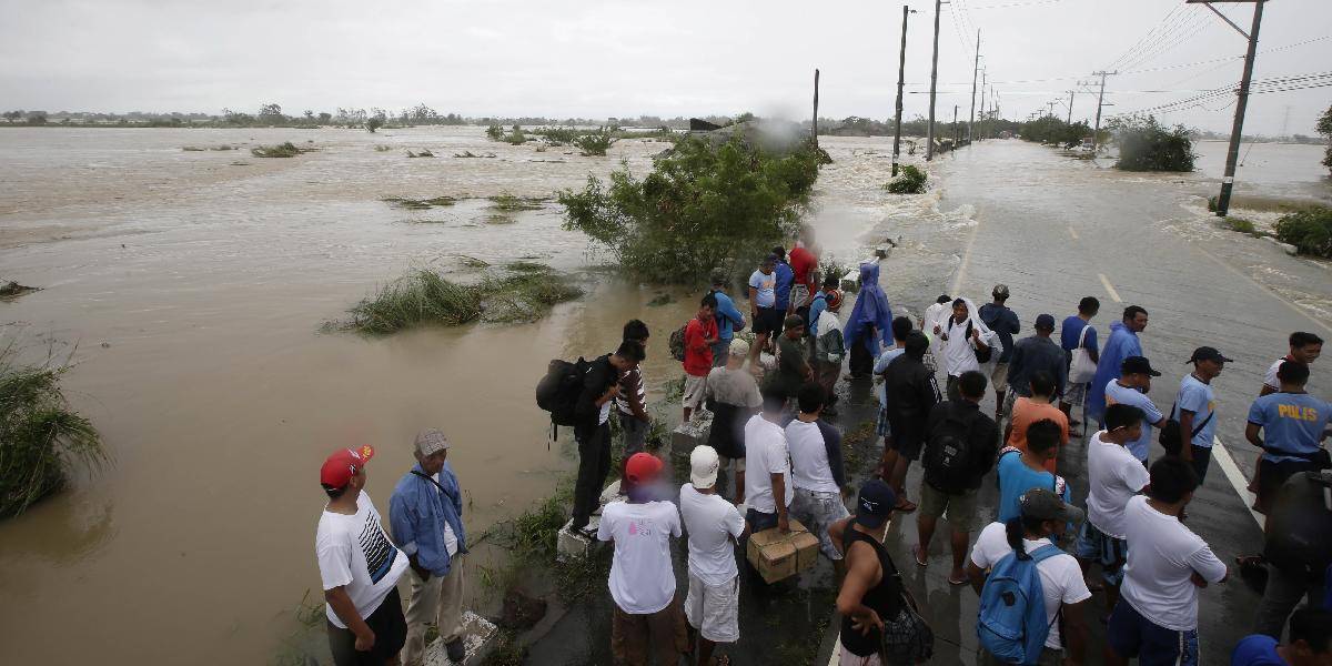 Filipíny zasiahol tajfún Krosa, evakuovali tisíce ľudí