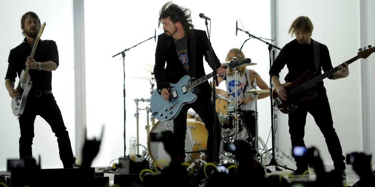 Foo Fighters sa v decembri vrátia na koncertné pódiá