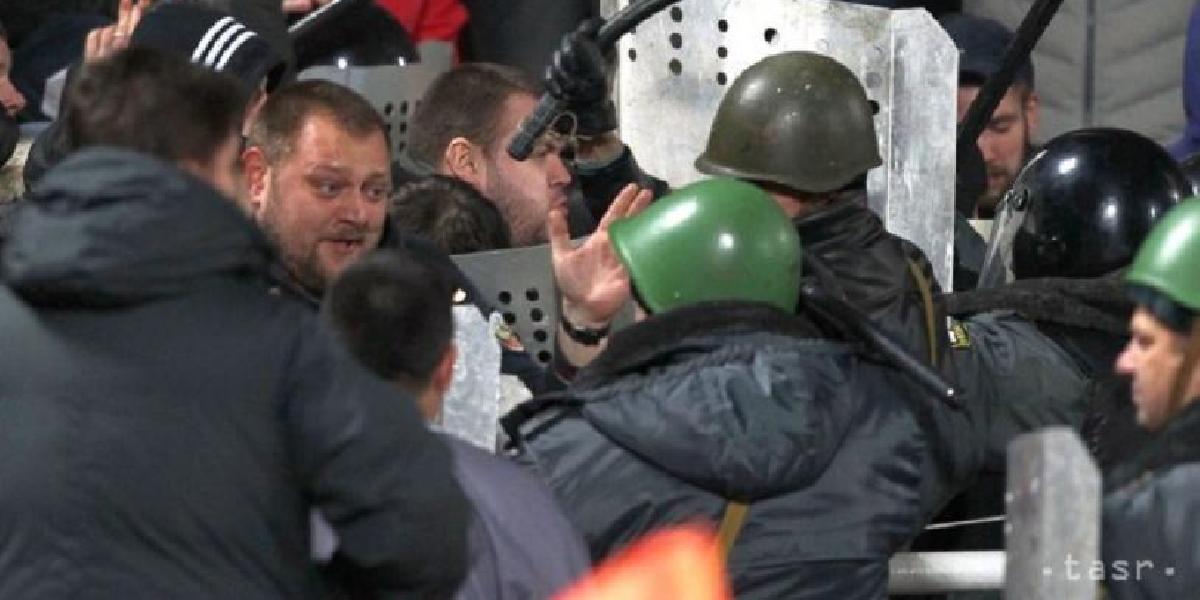 Pri výtržnostiach v Jaroslavli zatkli až 78 fanúšikov