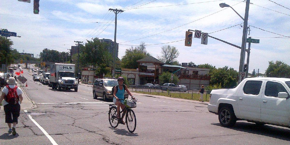 Cyklisti by zložité križovatky mohli prekonávať po novom