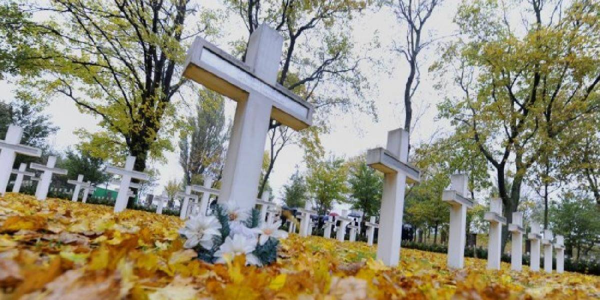 Na cintoríne v Petržalke - Kopčany si dnes uctili 331 padlých vojakov