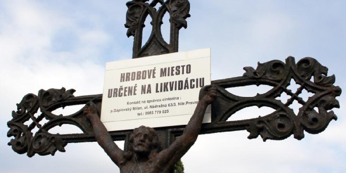 Na cintoríne v Nitrianskom Pravne sú zabudnuté hroby, ktoré zlikvidujú