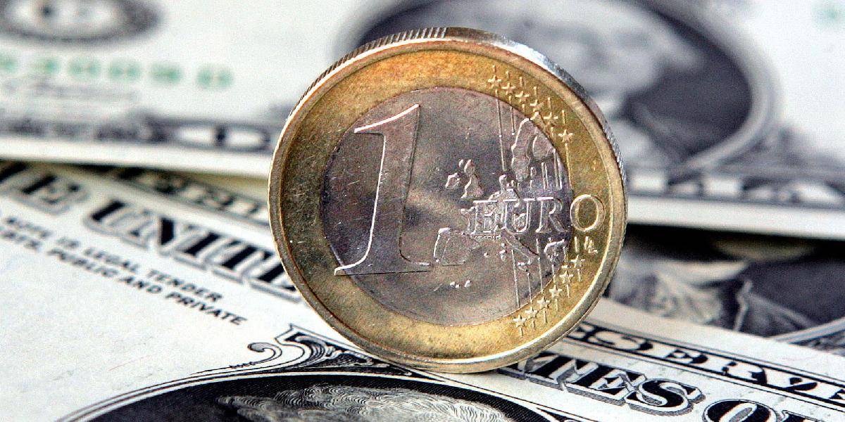 Euro v pondelok oproti doláru posilnilo