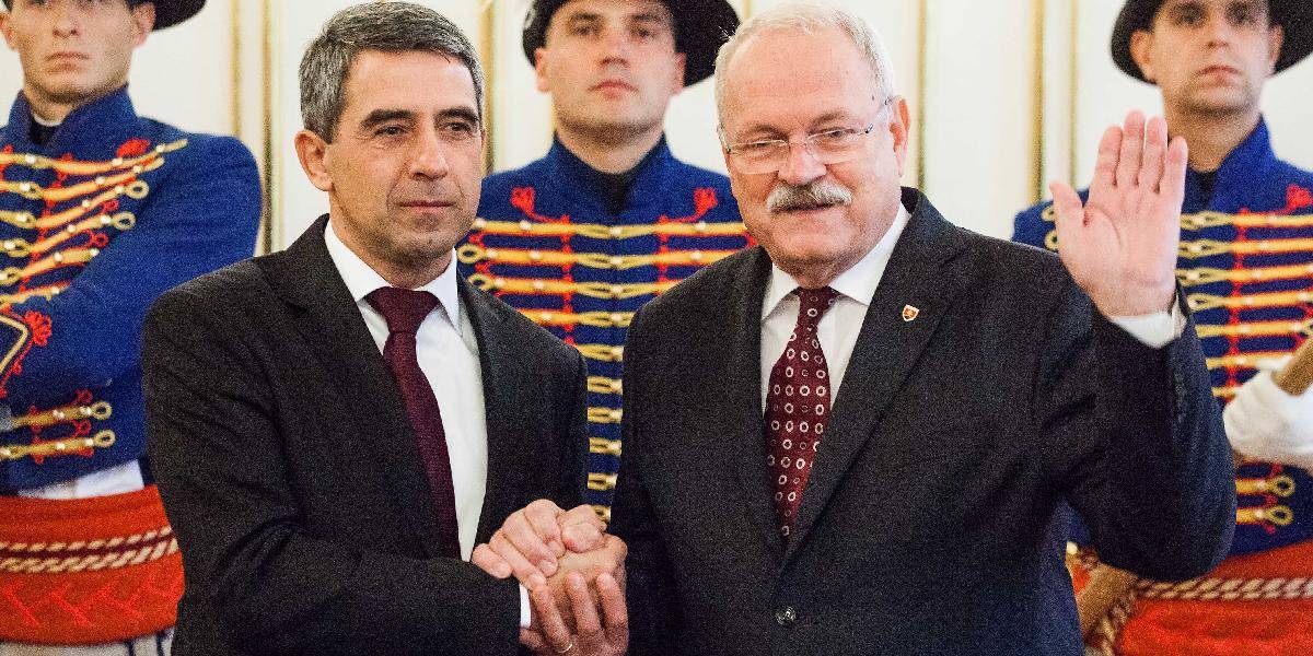 Gašparovič odovzdal bulharskému prezidentovi šek na 100-tisíc