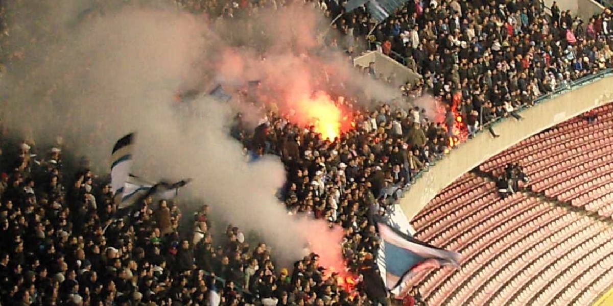 Neapolskí fanúšikovia zaútočili na autobus Marseille