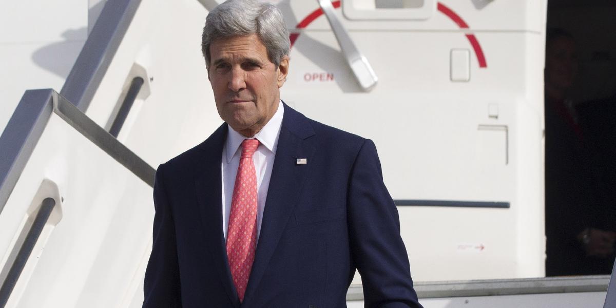 Kerry zmenil plány, ide rokovať o Iráne