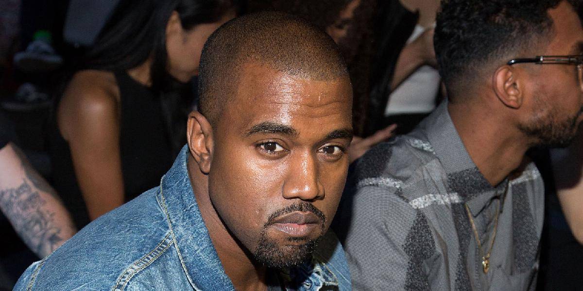 Kanye West poprel vinu v prípade napadnutia fotografa