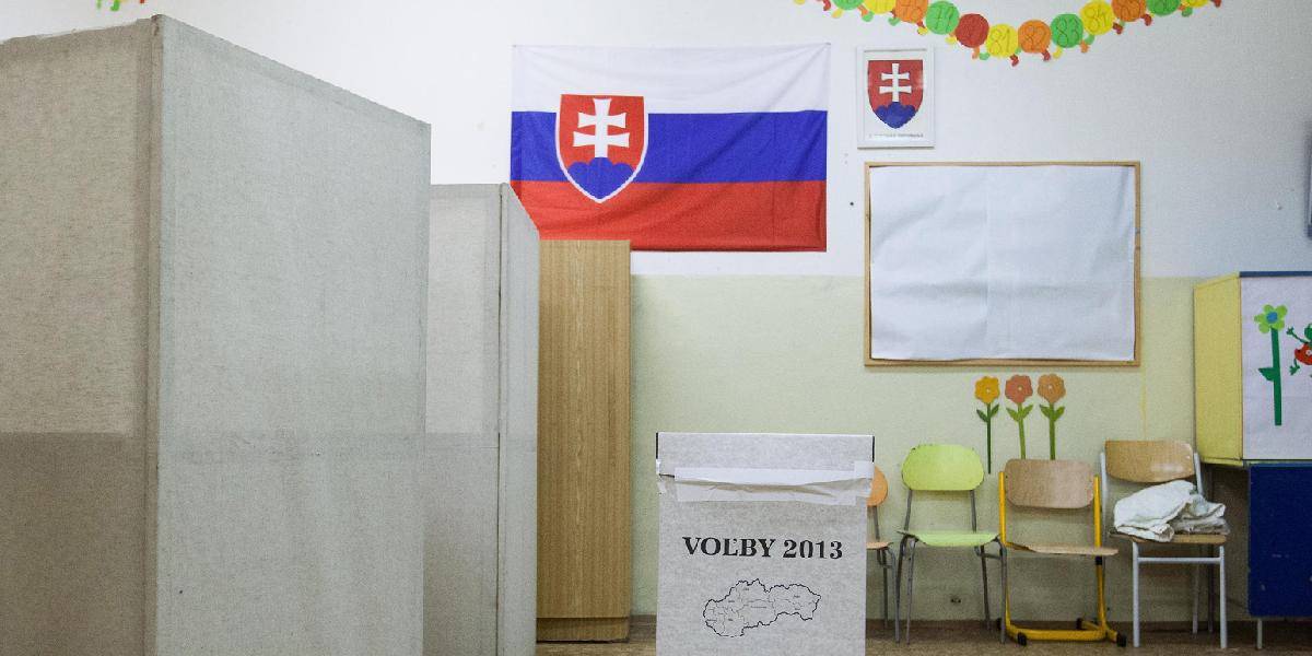 Voľby v Nitrianskom Pravne začali krádežou: Zmizla zástava na volebnej miestnosti!