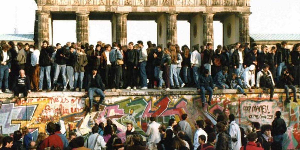 Pád Berlínskeho múru 9. novembra 1989 začal šíriť slobodu v Európe