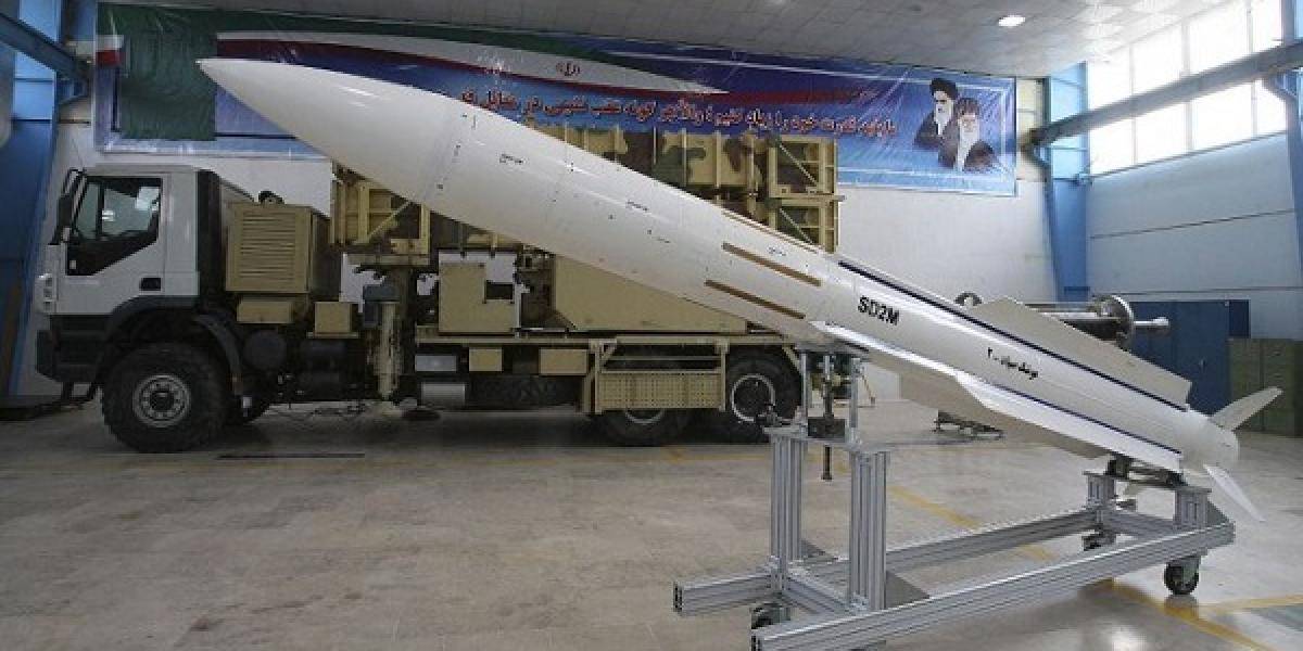 Irán otvoril novú továreň na výrobu rakiet stredného doletu