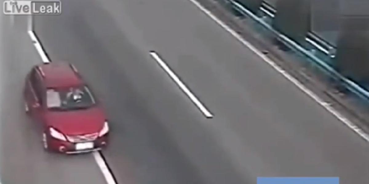 VIDEO Žena minula výjazd na diaľnici: Cúvala 2 kilometre!