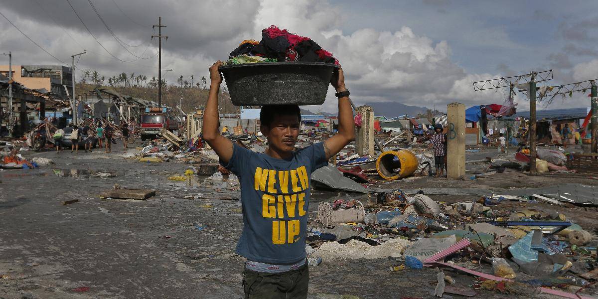 Filipínsky prezident: Počet obetí po tajfúne nie je 10-tisíc, ale okolo 2-tisíc