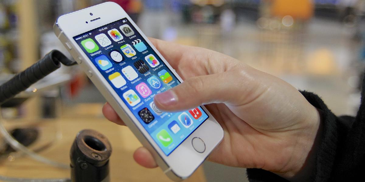 Apple žaluje Samsung o takmer 380 miliónov za porušenie patentov na iPhone