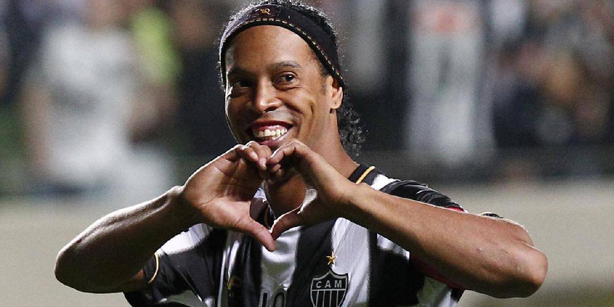 Ronaldinho bojuje s časom, po 6 týždňoch začal trénovať s loptou