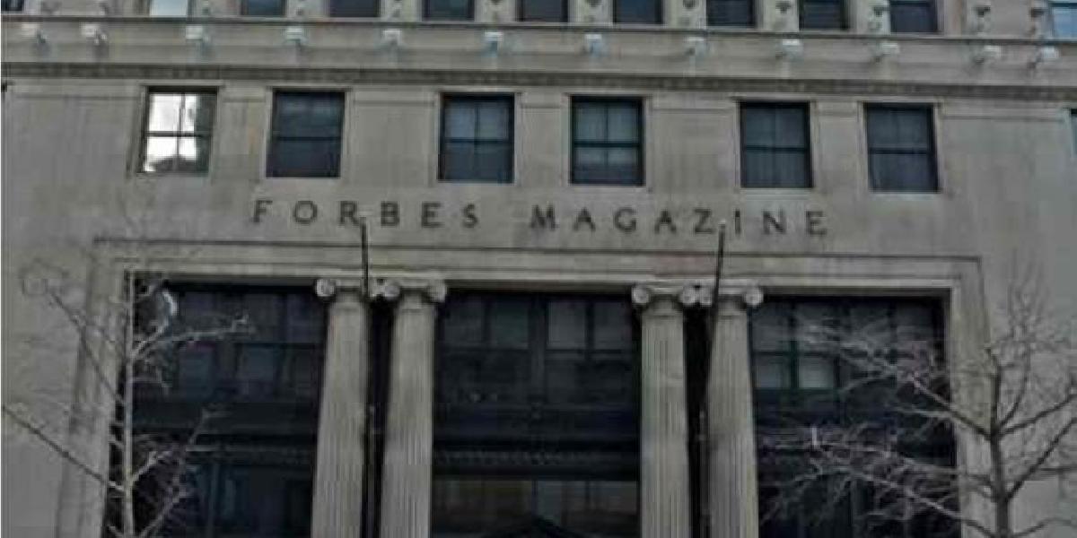 Ukrajinskú pobočku Forbesu na protest opustilo 13 novinárov