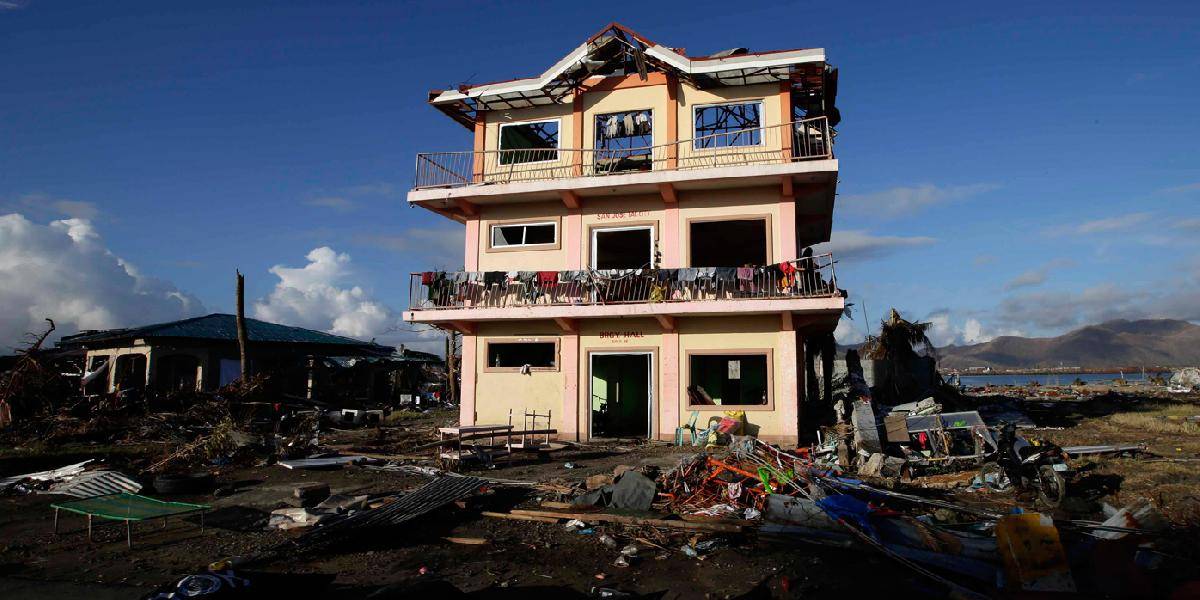 Nové dychvyrážajúce štatistiky z Filipín: Tajfún len v meste Tacloban zabil 4-tisíc ľudí!