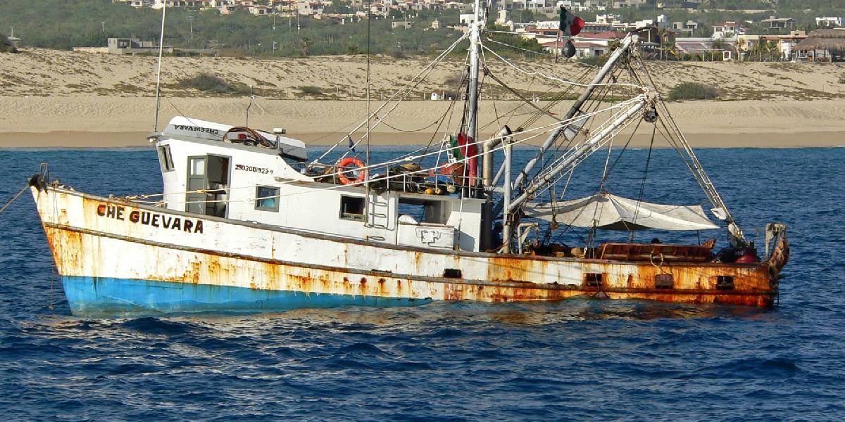 Grécka pobrežná stráž zahraňovala prevrátenú loď: Utopilo sa12 ilegálnych prisťahovalcov