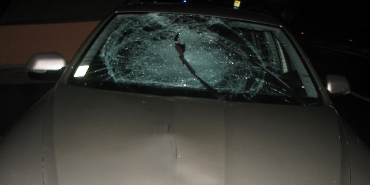 Bratia rozbili auto a vyhrážali sa zabitím!