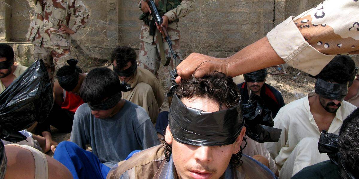 Teroristi z al-Káidy sa ospravedlňujú: Omylom odťali hlavu inému mužovi!