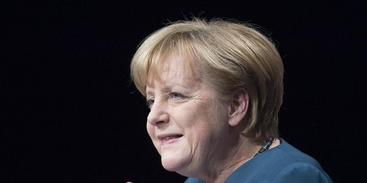 Merkelová vyzvala SPD, aby obmedzila požiadavky, ak chce do vlády