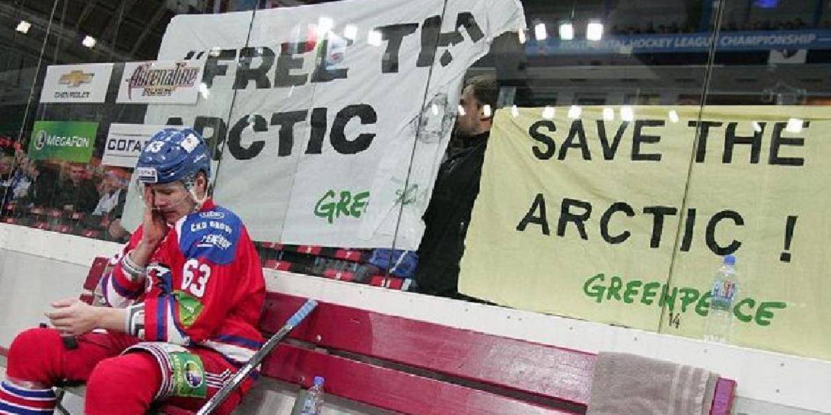 Protest Greenpeace počas duelu KHL v Prahe