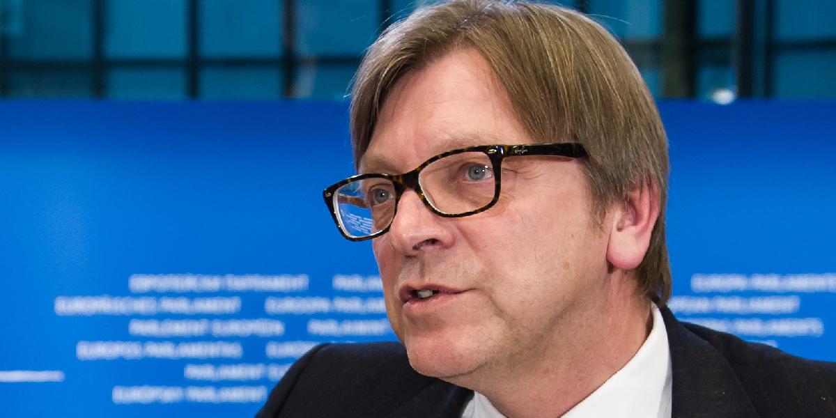 Verhofstadt žiada Kerryho, aby sa v europarlamente ospravedlnil za špionáž