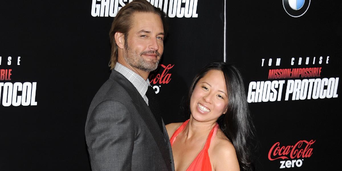 Herec Josh Holloway s manželkou Yessicou čakajú druhé dieťa