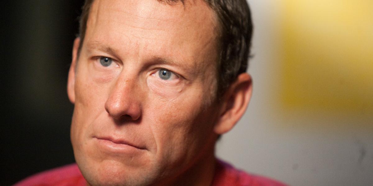 Armstrong urovnal spor s poisťovňou
