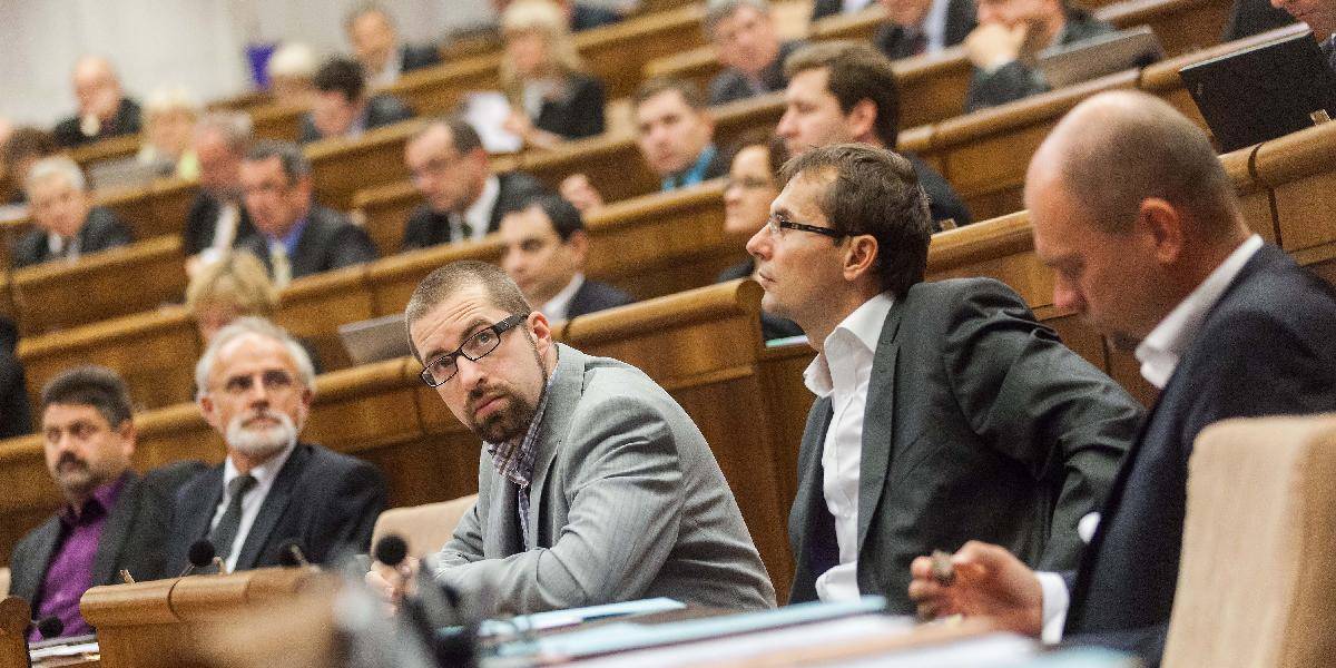 Opozícia namieta, že šéf nového Dopravného úradu nemusí priznávať majetok