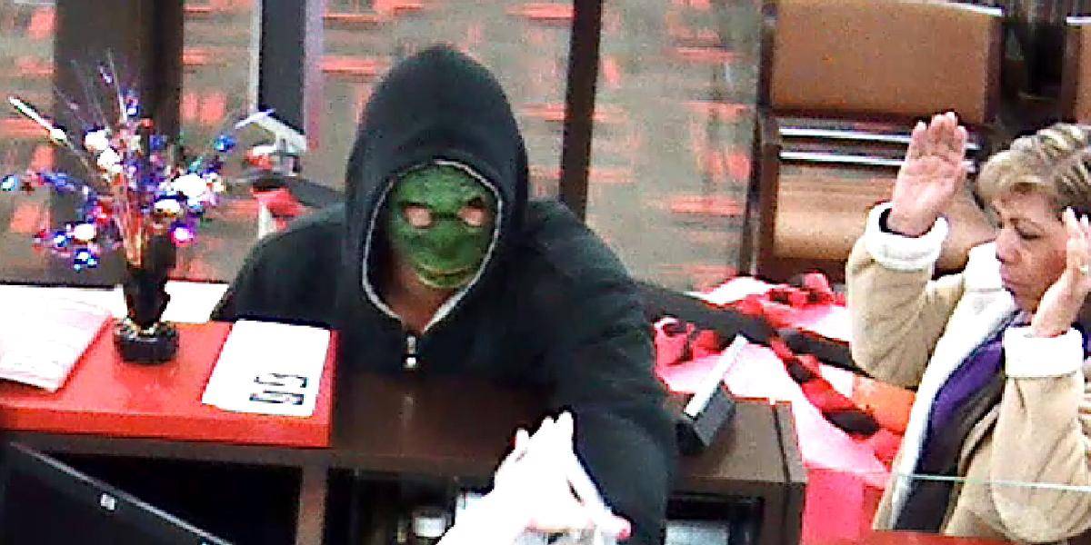 Lúpež banky v Senci: V maskách a so zbraňami vtrhli do vnútra a pobrali peniaze!