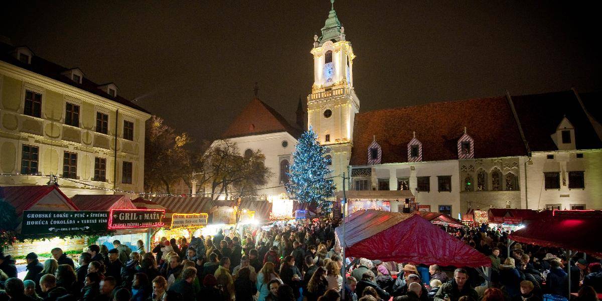 V Bratislave dnes začnú Vianočné trhy na dvoch námestiach
