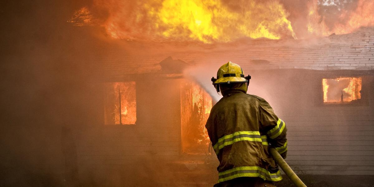 Obrovský požiar zachvátil v noci rodinný dom v Žakaroviciach: Škodu vyčíslili na 200-tisíc eur!