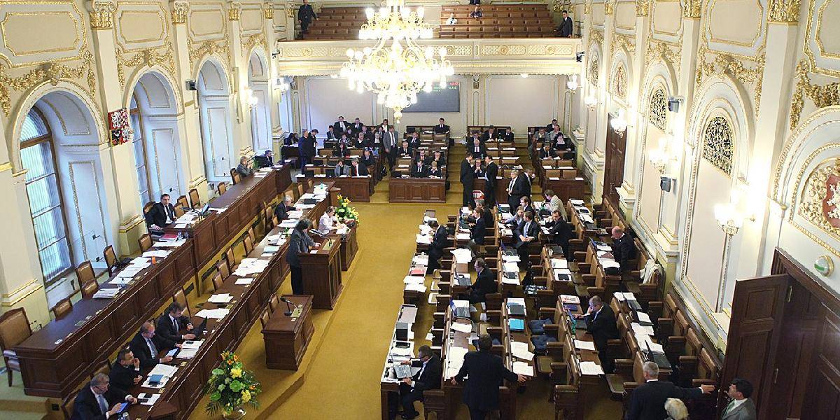Noví českí poslanci sa dnes prvýkrát zídu v snemovni a zložia sľub