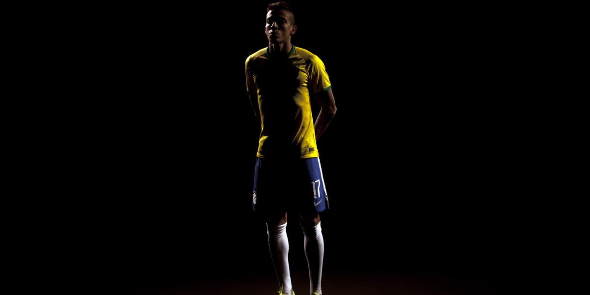 Firma Nike predstavila nový dres Brazílie, Scolarimu chýba šiesta hviezda