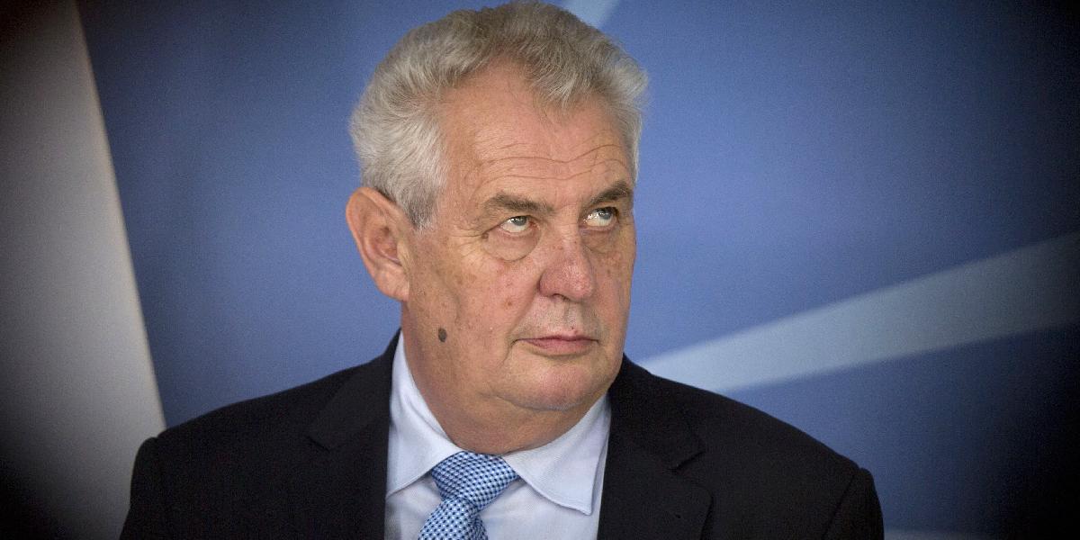 Zeman už môže hýbať kolenom, dali mu menšiu ortézu
