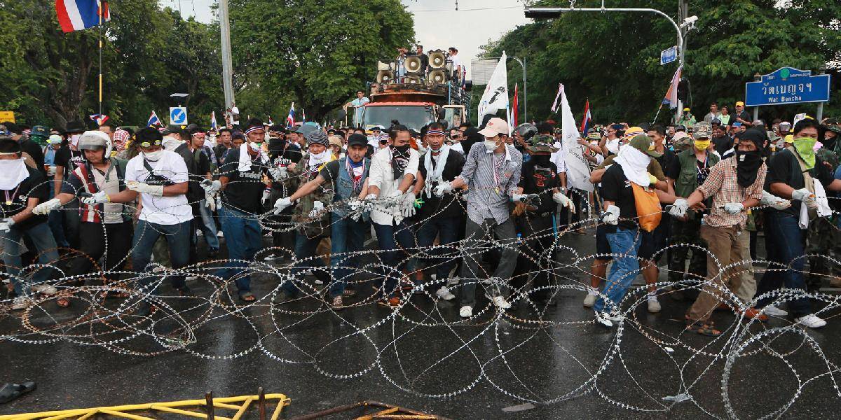 Nepokoje v Thajsku pokračujú: Demonštranti obsadili ďalšie ministerstvá